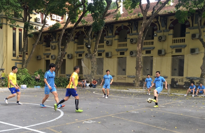 Li&ecirc;n đơn vị HTQT-PLQT-CN(xanh) thắng 5-2 Kiểm so&aacute;t thủ tục h&agrave;nh ch&iacute;nh(v&agrave;ng)