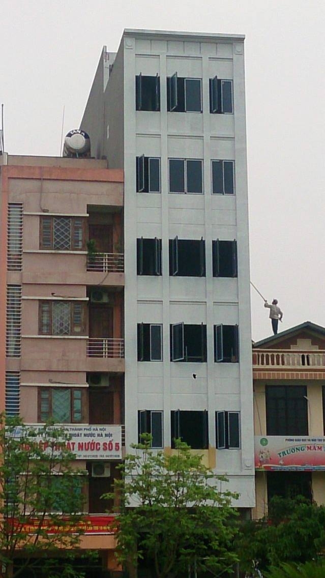 Một c&ocirc;ng tr&igrave;nh khủng kh&aacute;c tại phường Long Bi&ecirc;n hi&ecirc;n ngang bất chấp sai phạm.