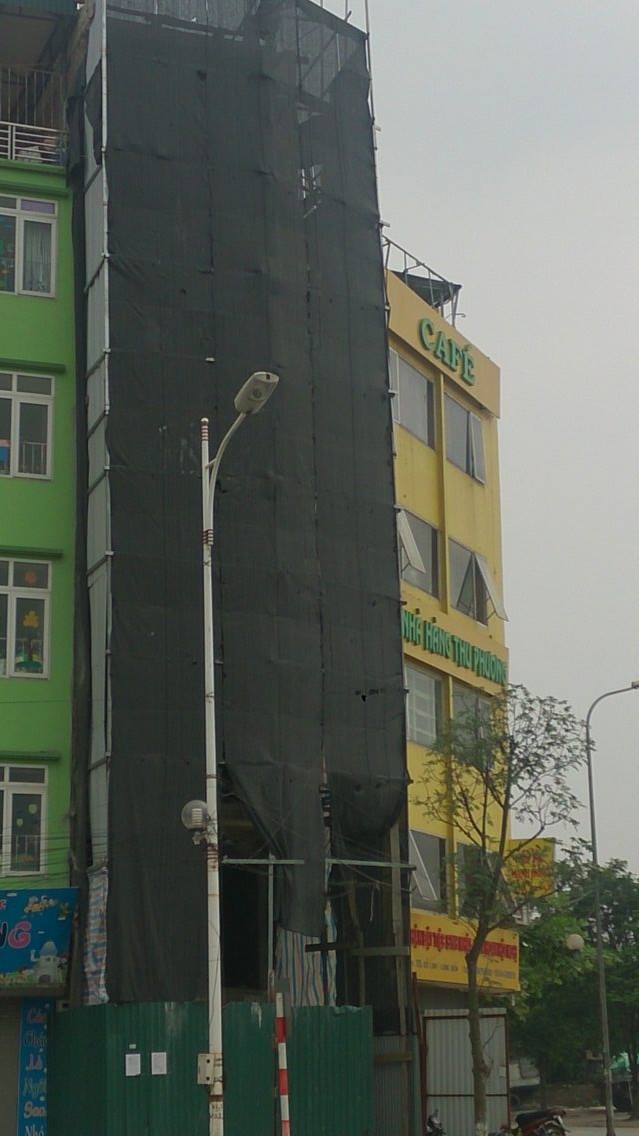 Những c&ocirc;ng tr&igrave;nh như thế n&agrave;y vẫn đang tồn tại khiến dư luận bức x&uacute;c.