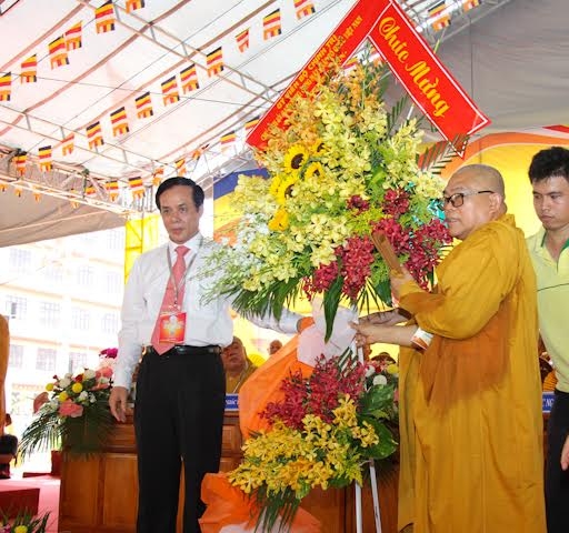 Ban tổ chức đ&atilde; đ&oacute;n nhận nhiều lẵng hoa v&agrave; qu&agrave; từ Ban thường trực HĐTS, UBMTTQVN, Ban t&ocirc;n gi&aacute;o ch&iacute;nh phủ, c&aacute;c sở ban ng&agrave;nh TP HCM, c&aacute;c ban ng&agrave;nh viện Gi&aacute;o hội từ T.Ư đến địa phương v&agrave; đại biểu tham dự.