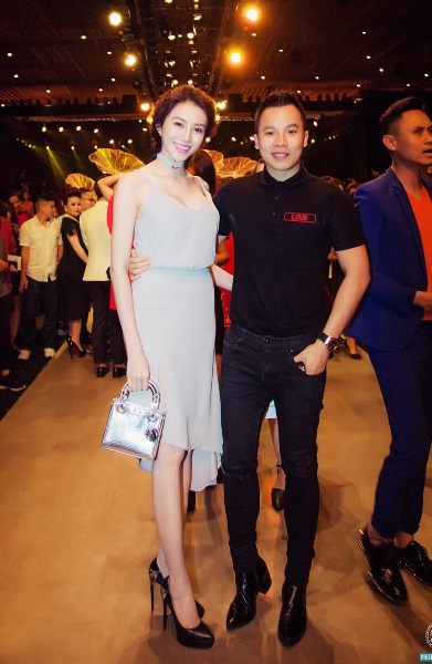 L&ecirc; H&agrave; li&ecirc;n tục s&aacute;nh đ&ocirc;i với Vũ Khắc Tiệp trong nhiều sự kiện. Ảnh: Facebook.