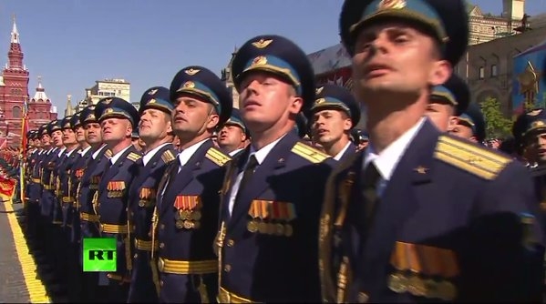 Theo RIA Novosti, c&aacute;c qu&acirc;n nh&acirc;n Nga đang đ&oacute;ng tại căn cứ Hmeymim, Syria cũng đ&atilde; tổ chức duyệt binh mừng Ng&agrave;y Chiến thắng.