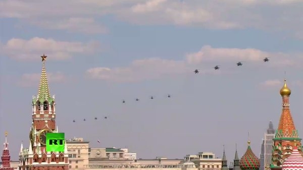 M&agrave;n tr&igrave;nh diễn của c&aacute;c m&aacute;y bay Kh&ocirc;ng qu&acirc;n Nga.