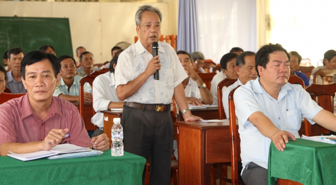 Cử tri b&agrave;y tỏ quan điểm, nguyện vọng của m&igrave;nh.