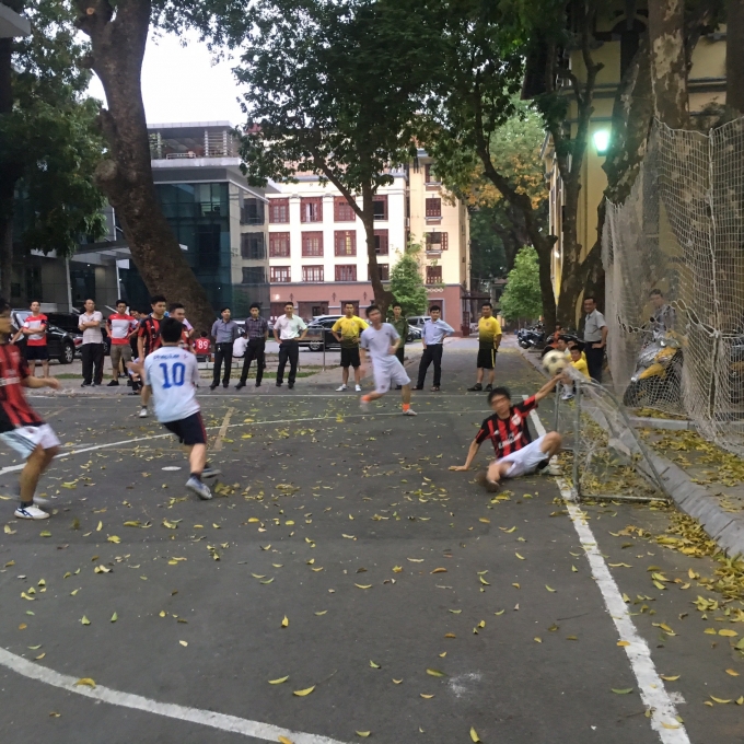 Pha ghi b&agrave;n mở tỉ số 1-0 của Minh Hữu(10) cho đội B&aacute;o Ph&aacute;p luật Việt Nam.