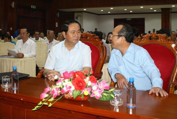 Chủ tịch nước Trần Đại Quang trao đổi với cử tri.