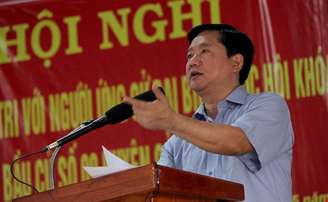 B&iacute; thư Th&agrave;nh ủy Đinh La Thăng ph&aacute;t biểu tại buổi tiếp x&uacute;c cử tri huyện Củ Chi, s&aacute;ng 10/5.