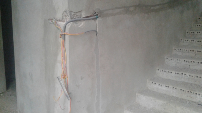 Hệ thống d&acirc;y điện c&oacute; dấu hiệu bị trộm.