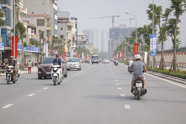 L&ograve;ng đường L&ecirc; Trọng Tấn hiện tại được mở rộng gấp 3 lần, lưu th&ocirc;ng 2 chiều với 4 l&agrave;n xe to&agrave;n tuyến k&eacute;o d&agrave;i 1,5km