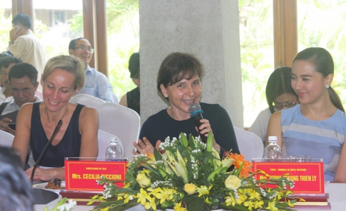 B&agrave; Camilla Mellander, Đại sứ Thụy Điển hồi hộp trước chuyến chinh phục Sơn Đo&ograve;ng. Ảnh: Văn Ba&nbsp;