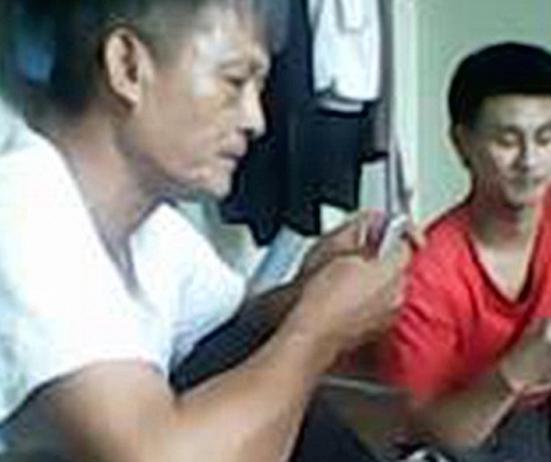 Những gương mặt c&aacute;n bộ x&atilde; đang tham gia s&aacute;t phạt (Ảnh cắt từ clip).