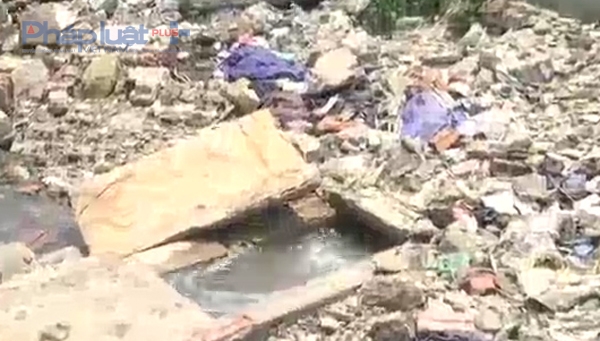 Cống xả thải của Nh&agrave; m&aacute;y chế biến Hải sản Lạch Bạng, nơi người d&acirc;n cho rằng đ&atilde; xả thải độc hại khiến c&aacute; chết h&agrave;ng loạt.