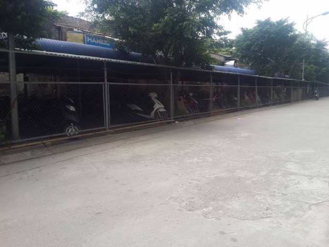 Một phần l&ocirc; đất c&ocirc;ng cộng c&oacute; diện t&iacute;ch l&agrave; 4.283m2 đang được sử dụng x&acirc;y dựng l&agrave;m b&atilde;i gửi xe.