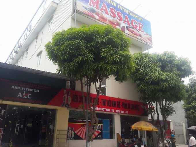 V&agrave; trung t&acirc;m chăm s&oacute;c sức khỏe, thể dục, thể thao cao 4 tầng cũng x&acirc;y dựng vi phạm.