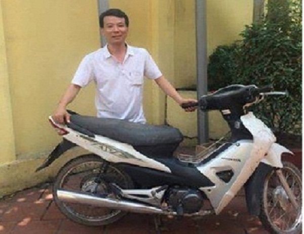 Anh Sơn nhận lại t&agrave;i sản sau hơn 2 năm bị mất (ảnh cơ quan c&ocirc;ng an cung cấp)