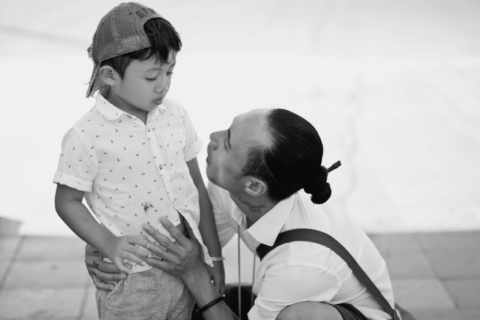 Phạm Anh Khoa v&agrave; b&eacute; Ch&acirc;u Chấu.