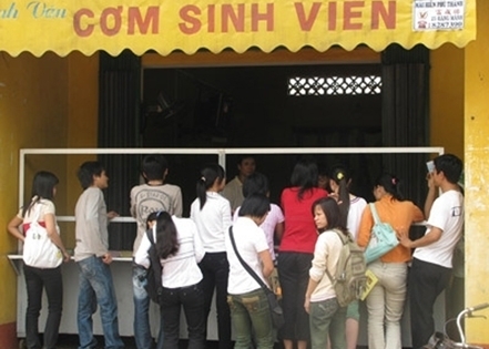 Cơm sinh viên: Rẻ quá hóa nghi