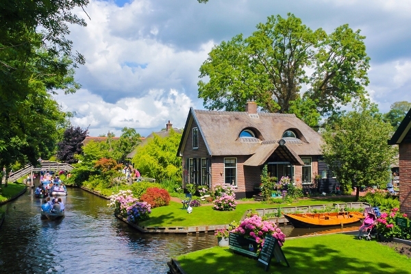 Kh&ocirc;ng gian tr&agrave;n ngập m&agrave;u sắc của thi&ecirc;n nhi&ecirc;n