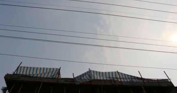 Làm việc gần đường dây điện, một thợ hàn bị điện giật tử vong