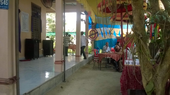 Người th&acirc;n đang lo hậu sự cho nạn nh&acirc;n.