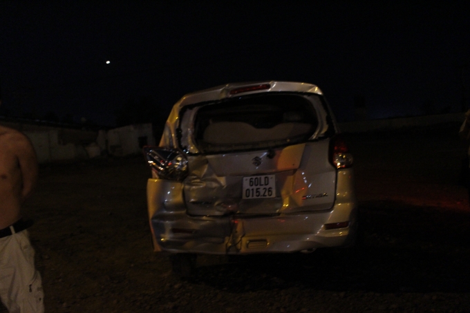 &Ocirc; t&ocirc; 7 chỗ bị hư hỏng nặng sau va chạm.