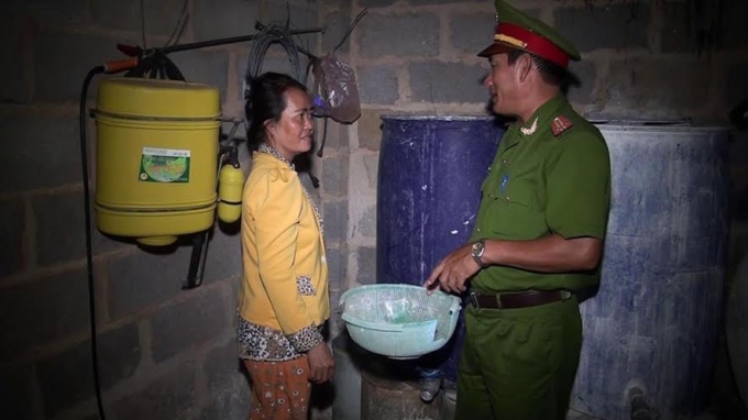 Được biết, cơ sở n&agrave;y đ&atilde; h&agrave;nh nghề hơn 6 năm nay, qua người d&acirc;n phản &aacute;nh, cơ quan chức năng cũng đ&atilde; nhiều lần nhắc nhở về việc sử dụng chất cấm trong sản xuất thực phẩm nhưng vẫn bất chấp để sản xuất với quy m&ocirc; lớn.