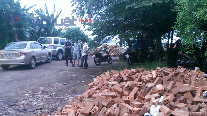 Người d&acirc;n chứng kiến vụ việc.