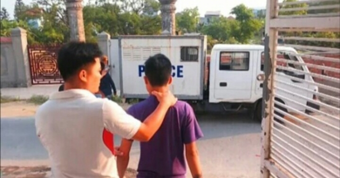 C&aacute;c đối tượng bị lực lượng chức năng bắt giữ.