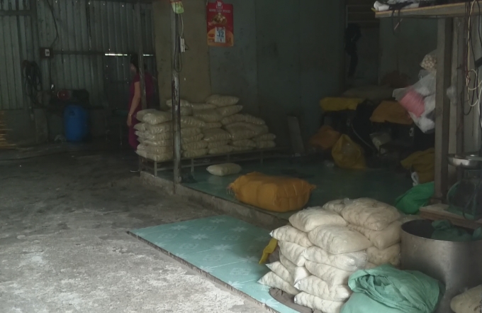 B&ecirc;n trong cơ sở chế biến rất mất vệ sinh