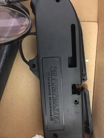 Khẩu s&uacute;ng kh&ocirc;ng r&otilde; nguồn gốc bị tạm giữ.