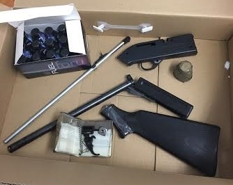 L&ocirc; h&agrave;ng bị ph&aacute;t hiện trong hộp qu&agrave; biếu đựng qu&agrave; biếu.