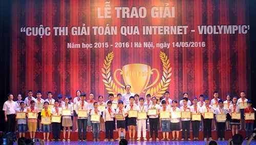 C&aacute;c th&iacute; sinh đạt huy chương đồng tại lễ trao giải.