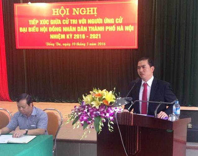 Luật sư Trương Anh T&uacute; tại buổi tiếp x&uacute;c cử tri.