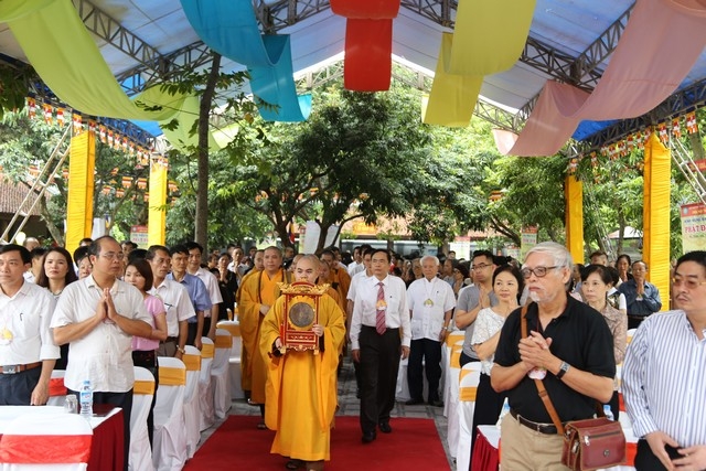 Nghi lễ k&iacute;nh Phật...