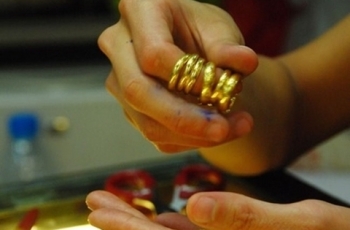 Để 500 tấn vàng “chui ra khỏi hũ”