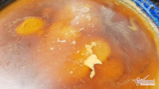 R&ugrave;ng m&igrave;nh x&acirc;m nhập l&ograve; chế mỡ lợn thối