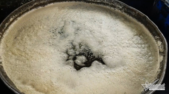 R&ugrave;ng m&igrave;nh x&acirc;m nhập l&ograve; chế mỡ lợn thối