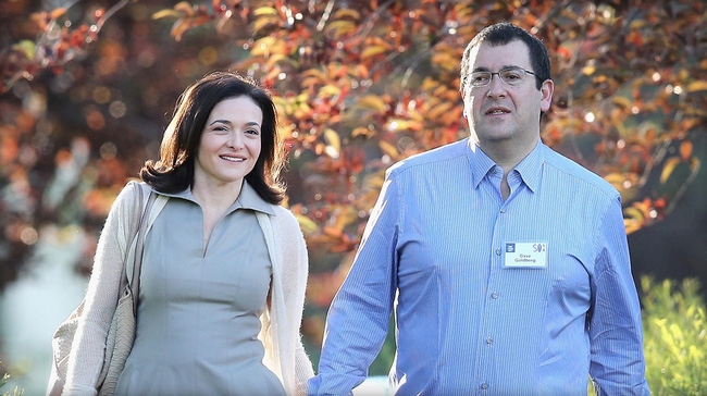 Chỉ mới 1 năm trước đ&acirc;y Sheryl đ&atilde; mất đi người chồng y&ecirc;u dấu David Goldberg.