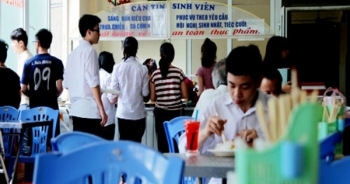 Cơm căng tin: Sạch nhưng "cung không đủ cầu"
