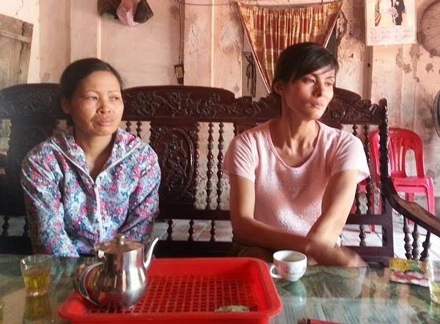 Hai người mẹ đau buồn v&igrave; c&aacute;c con mất t&iacute;ch qu&aacute; b&iacute; ẩn. C&aacute;c chị nghi ngờ con m&igrave;nh đ&atilde; bị kẻ xấu bắt c&oacute;c.