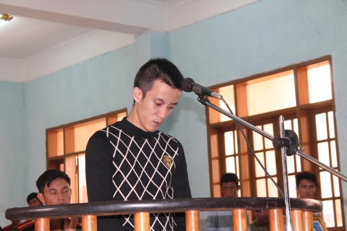 Bị c&aacute;o Trương Quang Tịnh trước v&agrave;nh m&oacute;ng ngựa.