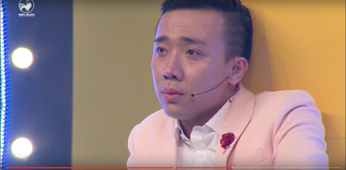 Trấn Th&agrave;nh rơi lệ v&igrave; tiết mục của đội đạo diễn Đức Thịnh.