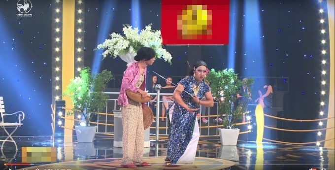 2 ch&agrave;ng trai Ho&agrave;i Long v&agrave; Mạnh Qu&acirc;n h&oacute;a th&acirc;n th&agrave;nh 2 b&agrave; gi&agrave; nhiều chuyện.