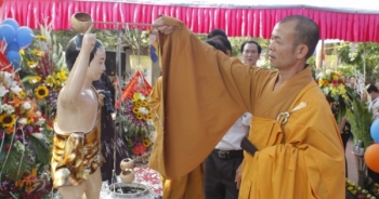Đại lễ Phật đản: “Tắm Phật” để rửa sạch bụi trần