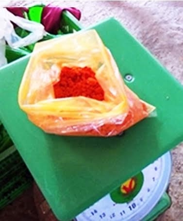 Chất bột m&agrave;u v&agrave;ng d&ugrave;ng để tạo m&agrave;u cho măng.