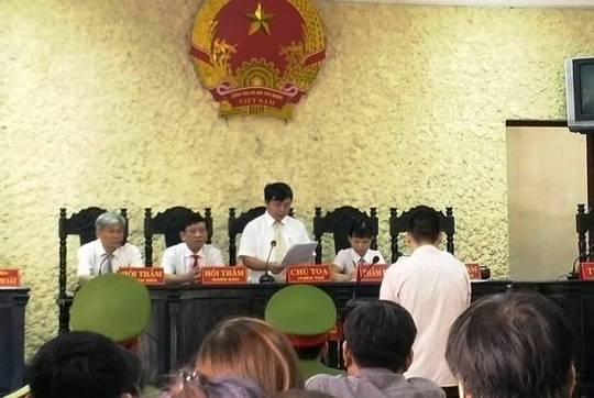 Bị c&aacute;o Dũng tại phi&ecirc;n t&ograve;a.