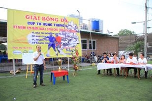 Nh&agrave; b&aacute;o Phạm Quốc Cường, Trưởng BTC Giải ph&aacute;t biểu tại Lễ khai mạc.