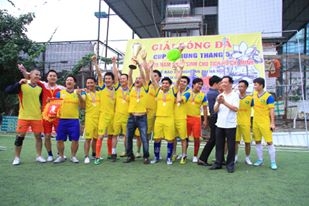 FC b&aacute;o ch&iacute; Nghệ An tại thủ đ&ocirc; gi&agrave;nh C&uacute;p v&ocirc; địch.