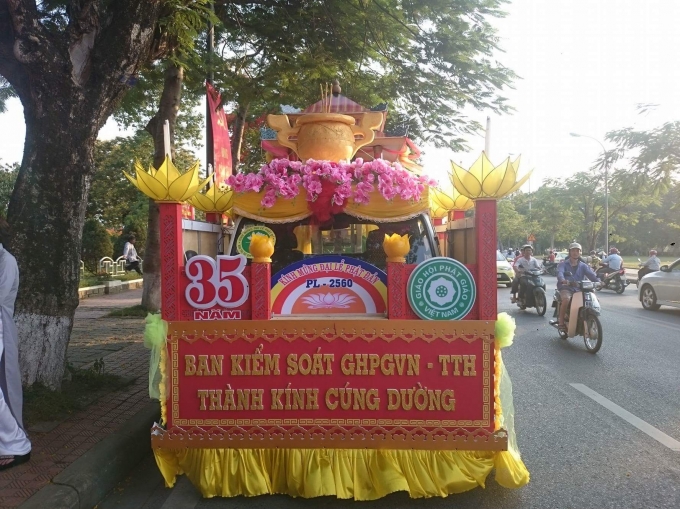 Huế: Phố phường rực rỡ đ&oacute;n ch&agrave;o Đại lễ Phật đản