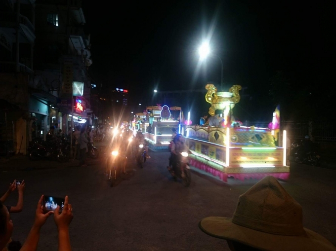 Cố đ&ocirc; Huế lung linh trong m&ugrave;a Phật đản.